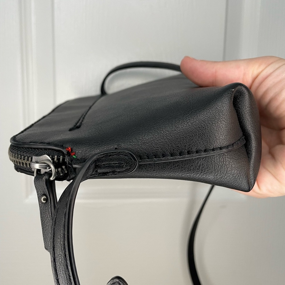 Universal Thread Black Crossbody Bag - Picture 5 of 14